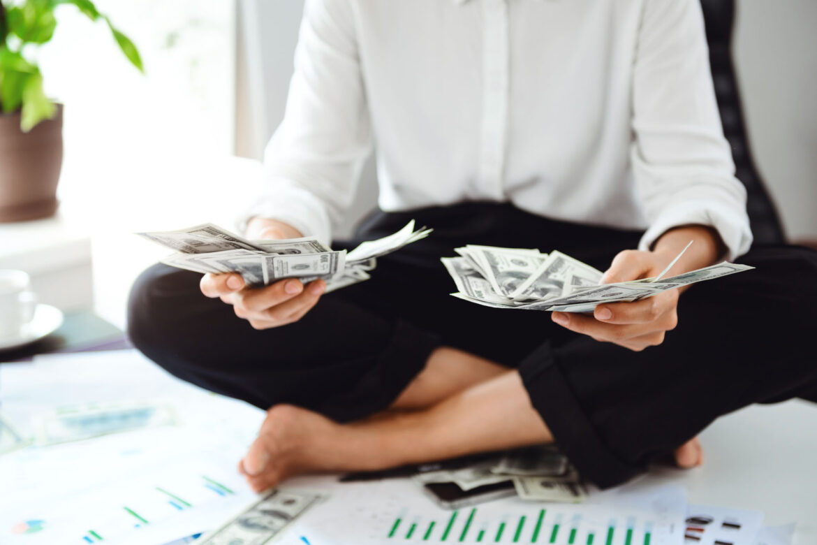 Wynagrodzenia w branży marketingowej - raport SAR 2024.