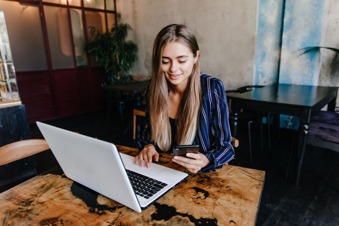 Dowiedz się, na czym polega praca w social media i jak ją zacząć.