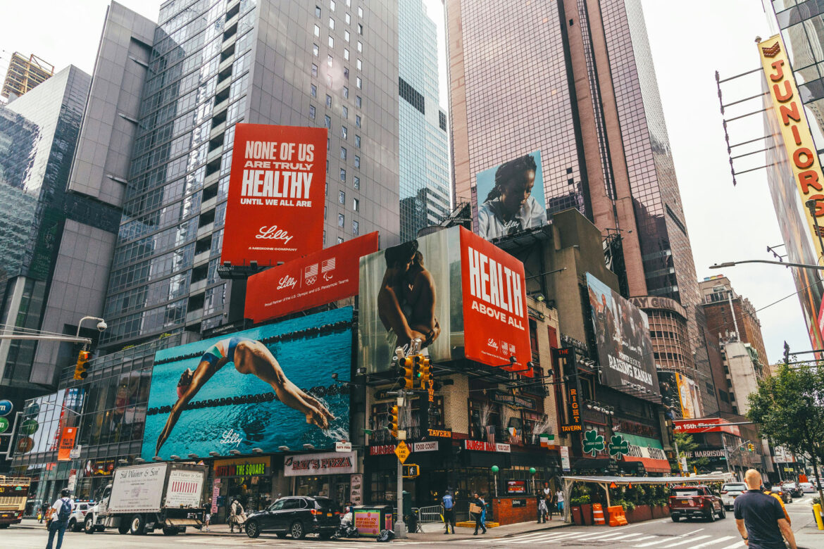 Reklama OOH - czym jest i jak działa? Dowiedz się o niej więcej.