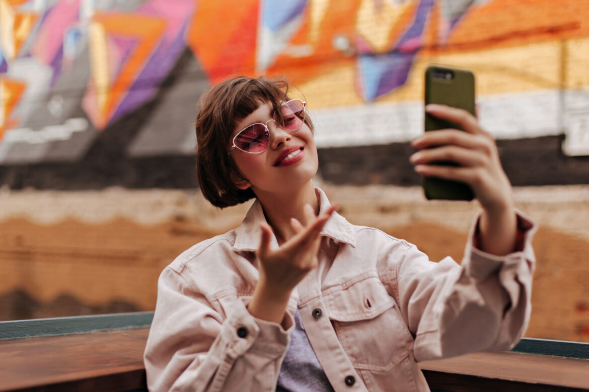 Ile zarabia influencer i czym się zajmuje?